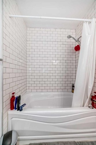 365 Whitlock Way Ne, Calgary, AB - Indoor Photo Showing Bathroom