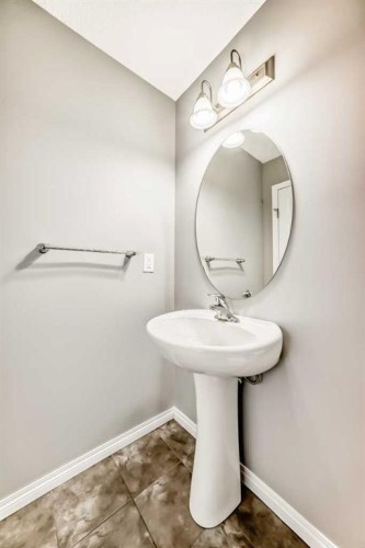 147 Windford Crescent Sw, Airdrie, AB - Indoor Photo Showing Bathroom