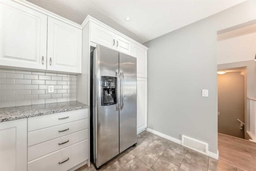 147 Windford Crescent Sw, Airdrie, AB - Indoor Photo Showing Kitchen