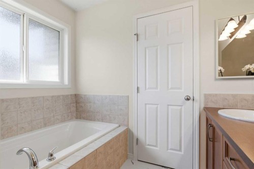 124 Kincora Glen Road Nw, Calgary, AB - Indoor Photo Showing Bathroom