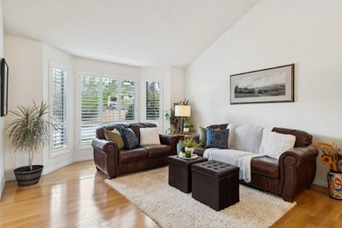 52 Christie Knoll Heights Sw, Calgary, AB - Indoor Photo Showing Living Room