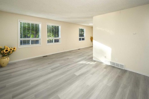 20 Bernard Way Nw, Calgary, AB - Indoor Photo Showing Other Room