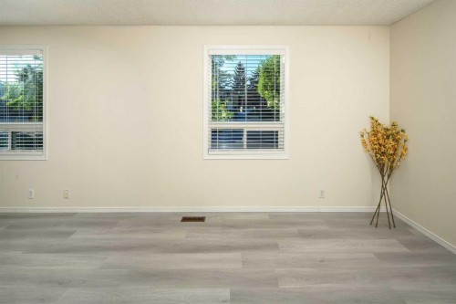 20 Bernard Way Nw, Calgary, AB - Indoor Photo Showing Other Room