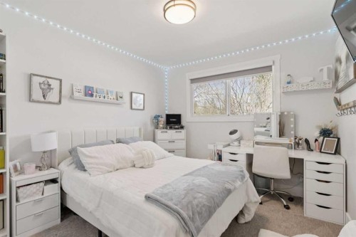 691 Brookpark Drive Sw, Calgary, AB - Indoor Photo Showing Bedroom
