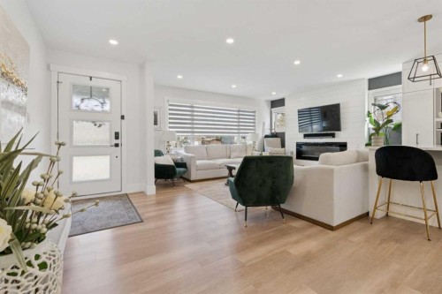 691 Brookpark Drive Sw, Calgary, AB - Indoor Photo Showing Living Room