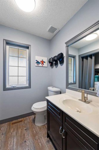 11 Woodside Circle, Airdrie, AB - Indoor Photo Showing Bathroom