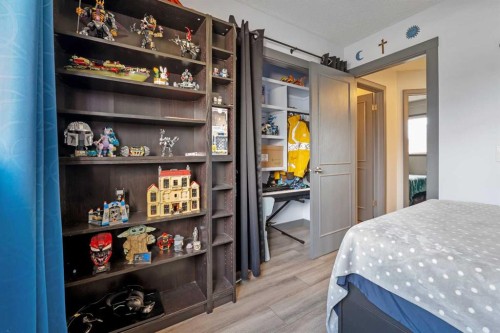 11 Woodside Circle, Airdrie, AB - Indoor Photo Showing Bedroom