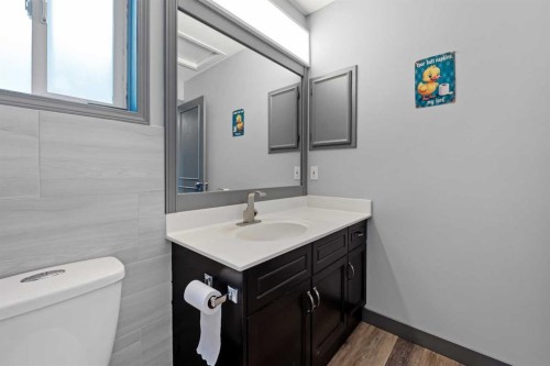 11 Woodside Circle, Airdrie, AB - Indoor Photo Showing Bathroom