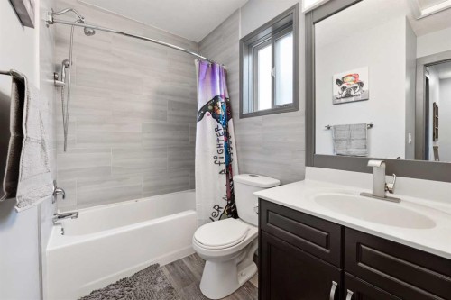 11 Woodside Circle, Airdrie, AB - Indoor Photo Showing Bathroom