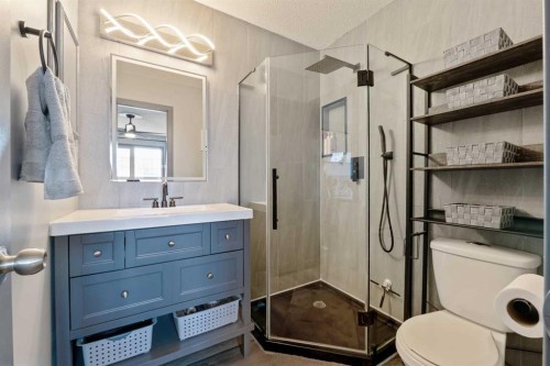 11 Woodside Circle, Airdrie, AB - Indoor Photo Showing Bathroom