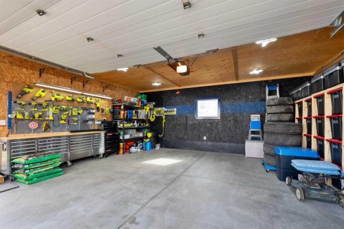 11 Woodside Circle, Airdrie, AB - Indoor Photo Showing Garage