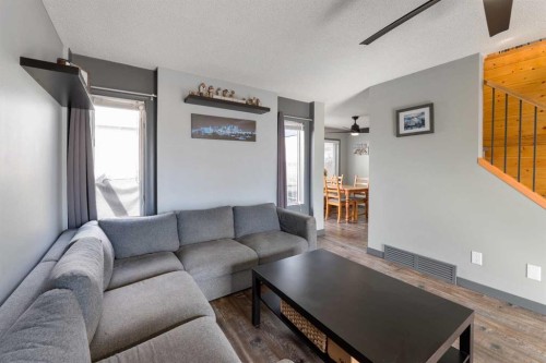 11 Woodside Circle, Airdrie, AB - Indoor Photo Showing Living Room