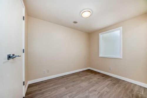 110-51 Waterfront Mews Sw, Calgary, AB - Indoor Photo Showing Other Room
