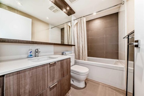 110-51 Waterfront Mews Sw, Calgary, AB - Indoor Photo Showing Bathroom
