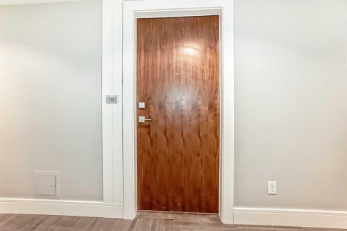 110-51 Waterfront Mews Sw, Calgary, AB - Indoor Photo Showing Other Room