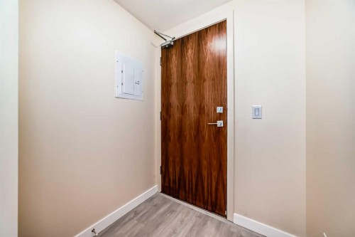 110-51 Waterfront Mews Sw, Calgary, AB - Indoor Photo Showing Other Room