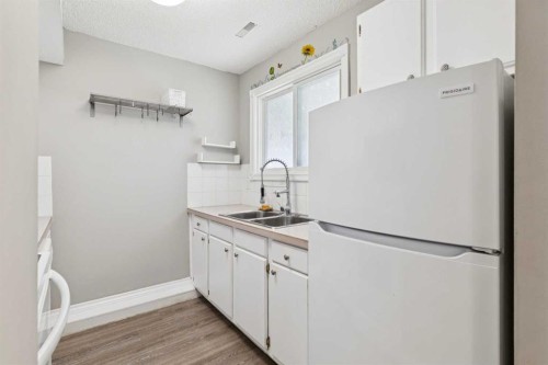 1002-2520 Palliser Drive Sw, Calgary, AB - Indoor Photo Showing Kitchen With Double Sink