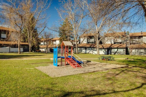 1002-2520 Palliser Drive Sw, Calgary, AB - Outdoor