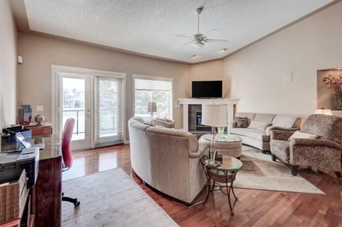 180 Sierra Morena Landing Sw, Calgary, AB - Indoor Photo Showing Living Room
