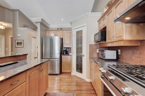 180 Sierra Morena Landing Sw, Calgary, AB - Indoor Photo Showing Kitchen