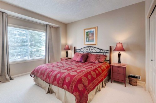 180 Sierra Morena Landing Sw, Calgary, AB - Indoor Photo Showing Bedroom