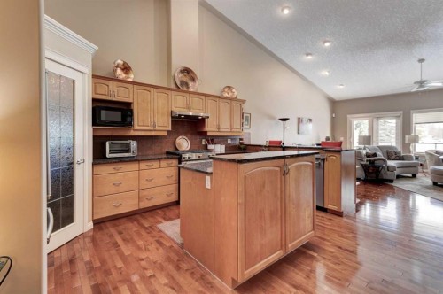 180 Sierra Morena Landing Sw, Calgary, AB - Indoor Photo Showing Kitchen