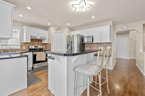 332 Oakmere Way, Chestermere, AB - Indoor Photo Showing Kitchen With Upgraded Kitchen
