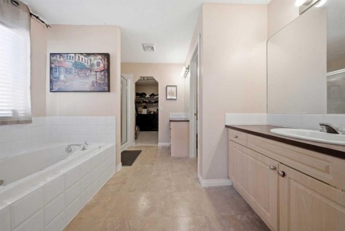 332 Oakmere Way, Chestermere, AB - Indoor Photo Showing Bathroom