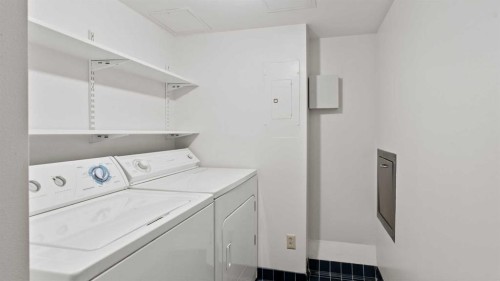 1002A-500 Eau Claire Avenue Sw, Calgary, AB - Indoor Photo Showing Laundry Room