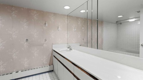 1002A-500 Eau Claire Avenue Sw, Calgary, AB - Indoor Photo Showing Bathroom