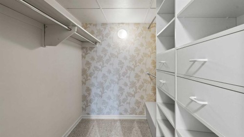 1002A-500 Eau Claire Avenue Sw, Calgary, AB - Indoor With Storage