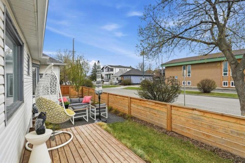 402 8A Street Ne, Calgary, AB - Outdoor With Deck Patio Veranda