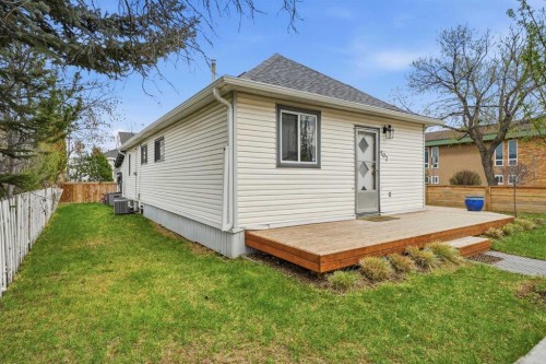 402 8A Street Ne, Calgary, AB - Outdoor With Deck Patio Veranda With Exterior