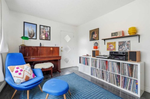 402 8A Street Ne, Calgary, AB - Indoor