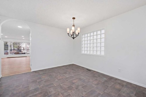 924 19 Avenue Nw, Calgary, AB - Indoor Photo Showing Other Room