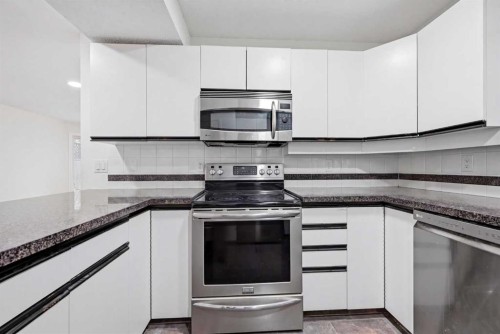 924 19 Avenue Nw, Calgary, AB - Indoor Photo Showing Kitchen