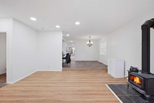 924 19 Avenue Nw, Calgary, AB - Indoor Photo Showing Other Room