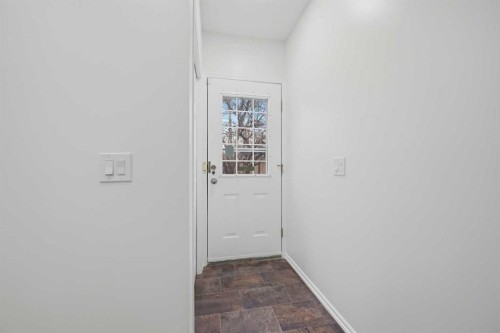 924 19 Avenue Nw, Calgary, AB - Indoor Photo Showing Other Room