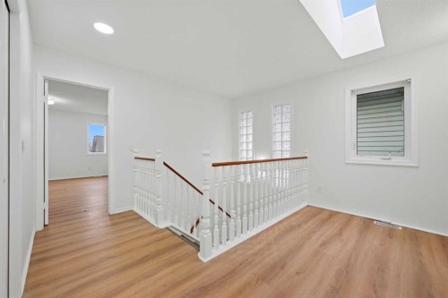924 19 Avenue Nw, Calgary, AB - Indoor Photo Showing Other Room
