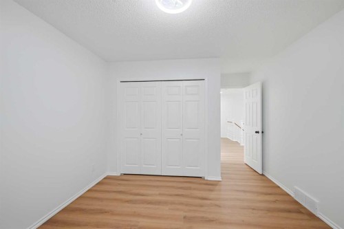 924 19 Avenue Nw, Calgary, AB - Indoor Photo Showing Other Room