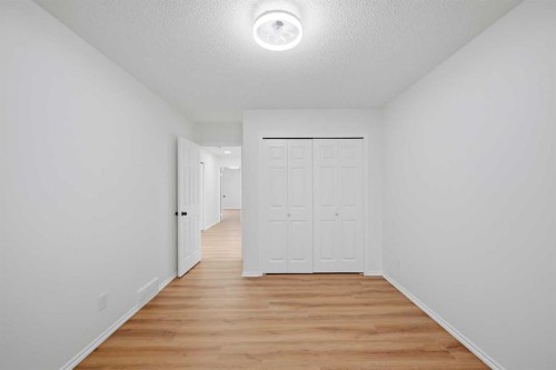 924 19 Avenue Nw, Calgary, AB - Indoor Photo Showing Other Room