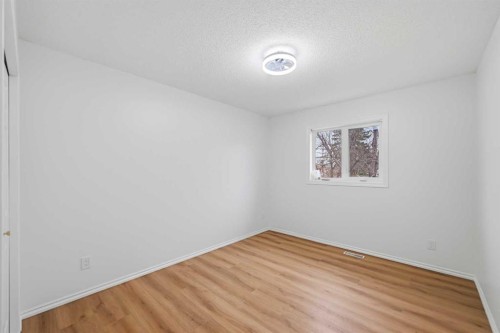 924 19 Avenue Nw, Calgary, AB - Indoor Photo Showing Other Room