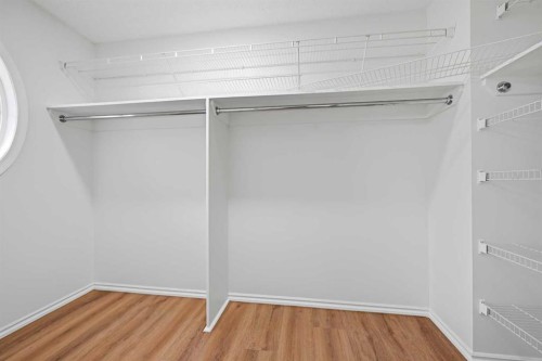 924 19 Avenue Nw, Calgary, AB - Indoor With Storage