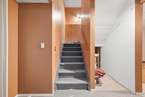 924 19 Avenue Nw, Calgary, AB - Indoor Photo Showing Other Room
