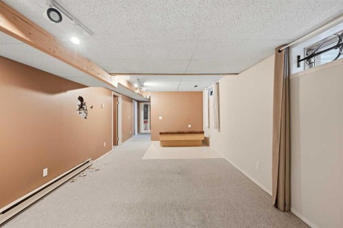 924 19 Avenue Nw, Calgary, AB - Indoor Photo Showing Other Room
