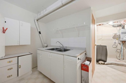 924 19 Avenue Nw, Calgary, AB - Indoor Photo Showing Laundry Room