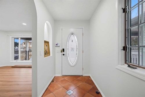 924 19 Avenue Nw, Calgary, AB - Indoor Photo Showing Other Room