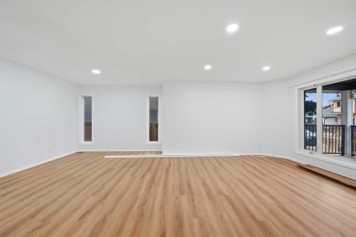 924 19 Avenue Nw, Calgary, AB - Indoor Photo Showing Other Room