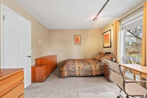 91 Sun Valley Drive Se, Calgary, AB - Indoor Photo Showing Bedroom