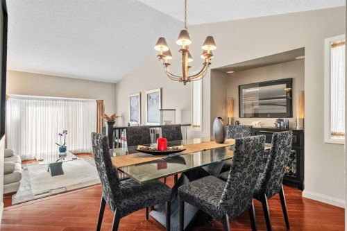 91 Sun Valley Drive Se, Calgary, AB - Indoor Photo Showing Dining Room